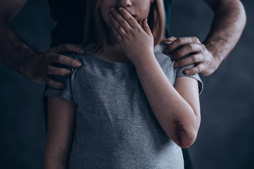 Розбещував та ґвалтував дітей: педофіл з Дніпропетровщині проведе за ґратами 9 років - рис. 2