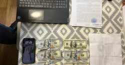 Під час санкціонованих обшуків за місцем мешкання фігуранта правоохоронці вилучили комп’ютерну техніку, мобільні телефони та чорнові записи, які мають відношення до протиправної діяльності