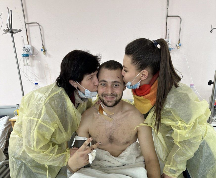 У Дніпровській лікарні врятували важкопораненого бійця