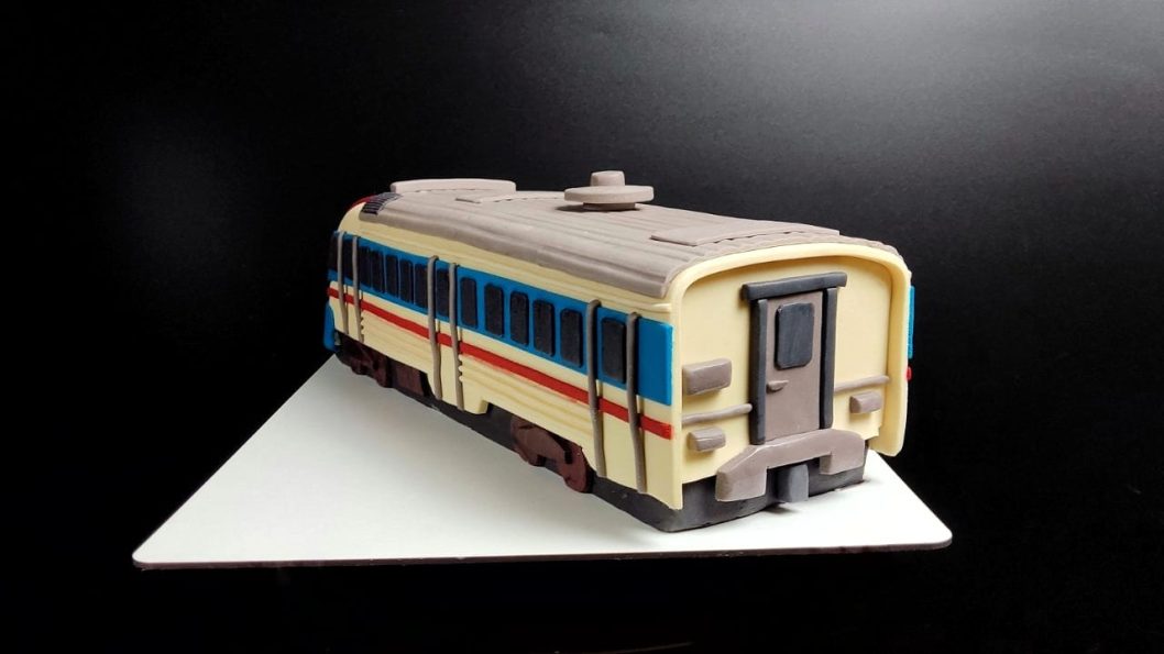 Дніпровський кондитер виготовив торт у вигляді потяга