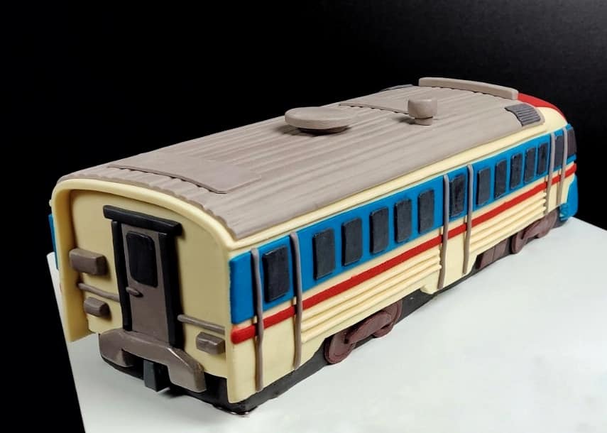 Дніпровський кондитер виготовив торт у вигляді потяга