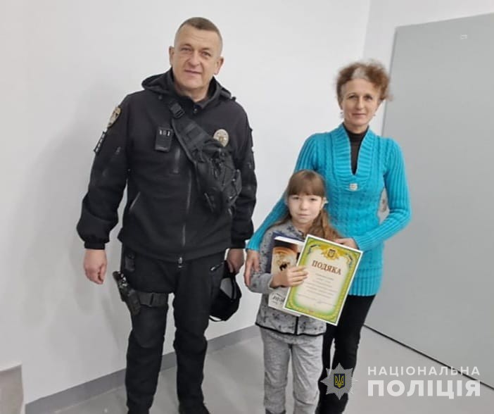 На Дніпропетровщині 7-річна дівчинка звернулась в поліцію, щоб віднайти власника загубленого гаманця