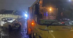 На Дніпропетровщині п'яний водій ВАЗ протаранив маршрутку і втік з місця ДТП