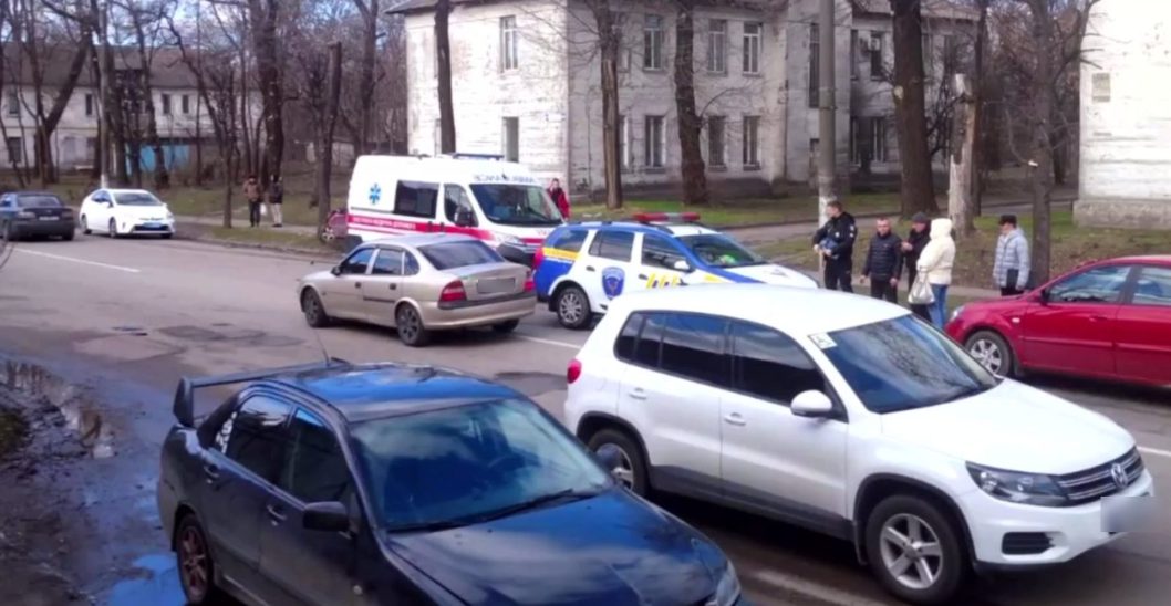 На Дніпропетровщині у ДТП потрапили відразу чотири авто