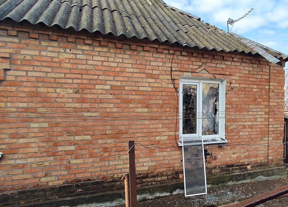 Потрощене агропідприємство та будинки: протягом дня окупанти чотири рази обстріляли Дніпропетровщину - рис. 1