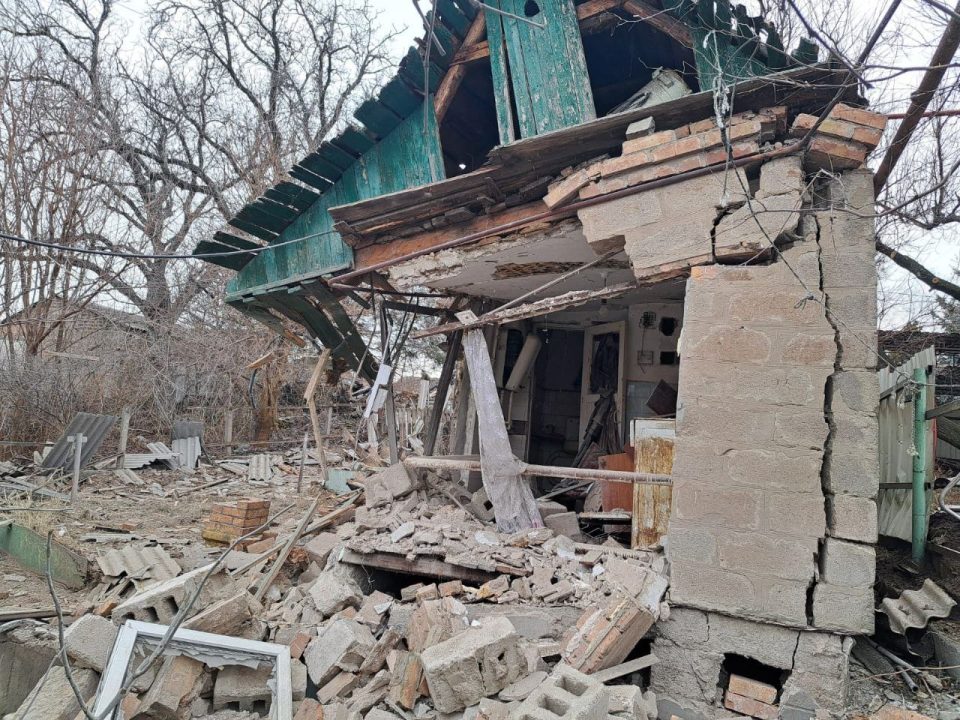 Пошкоджені будинки та ЛЕП: протягом дня окупанти 7 разів атакували Нікопольщину - рис. 3