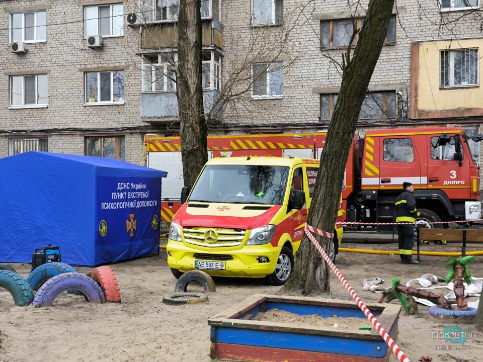 Разрушены два этажа дома, есть пострадавшие: последствия атаки оккупантов по Днепру - рис. 6