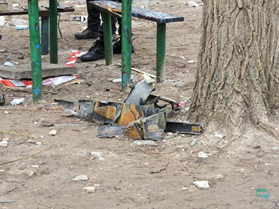 Разрушены два этажа дома, есть пострадавшие: последствия атаки оккупантов по Днепру - рис. 4