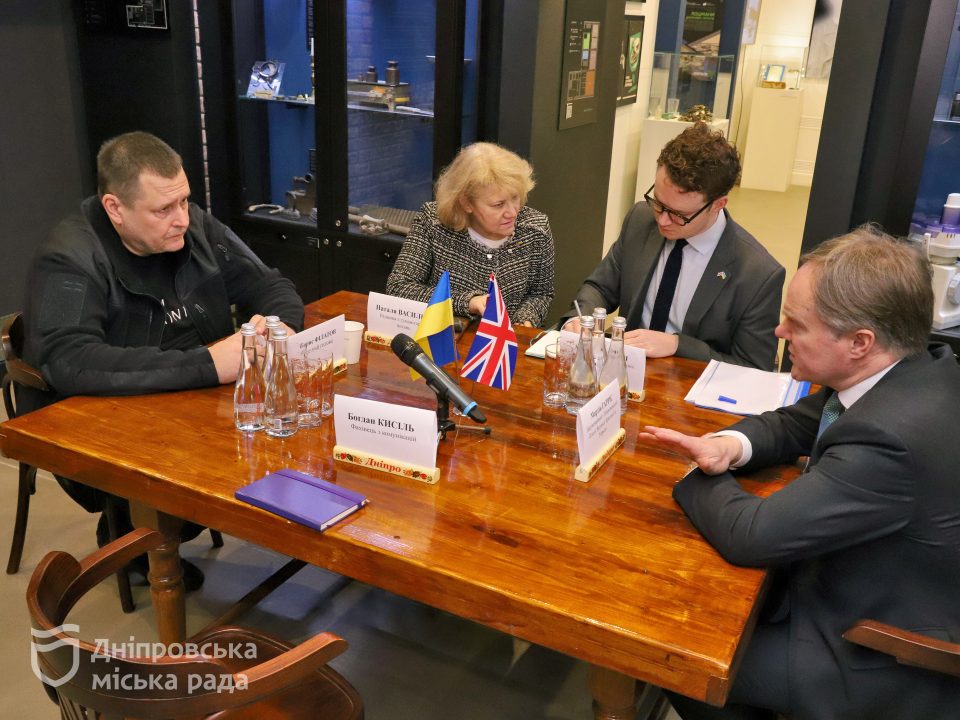 У Дніпрі з офіційним візитом побував посол Великої Британії в Україні Мартін Гарріс  - рис. 1