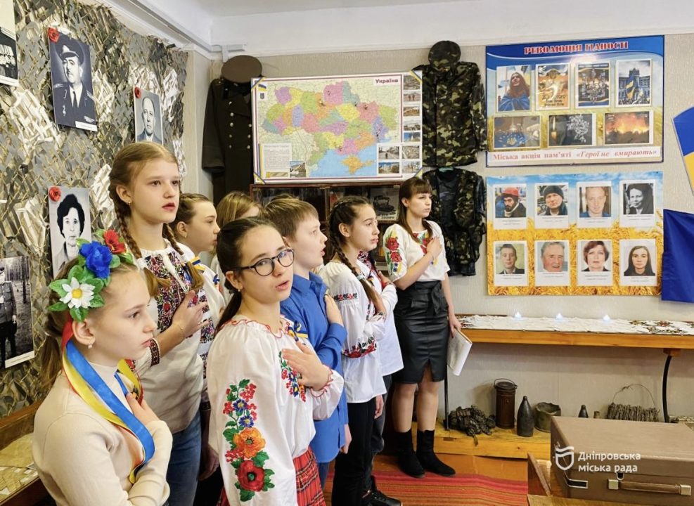 В школах Днепра прошла памятная акция «Герои не умирают» - рис. 1