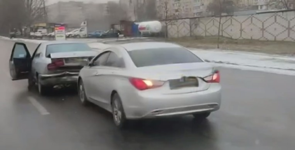У Дніпрі сталася аварія на Донецькому шосе - рис. 1