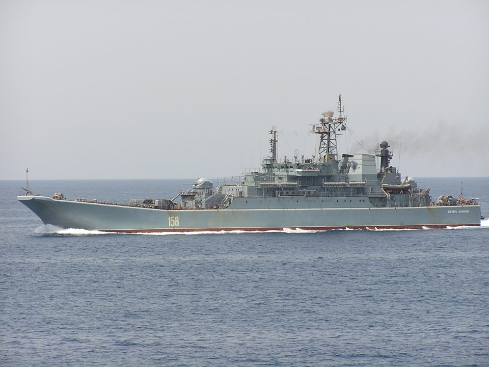 Біля Криму знищено великий десантний корабель росіян "Цезар Куніков", - Генштаб