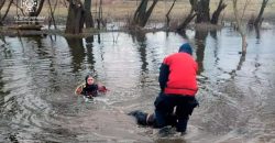 На Дніпропетровщині рятувальники дістали з річки тіло хлопця