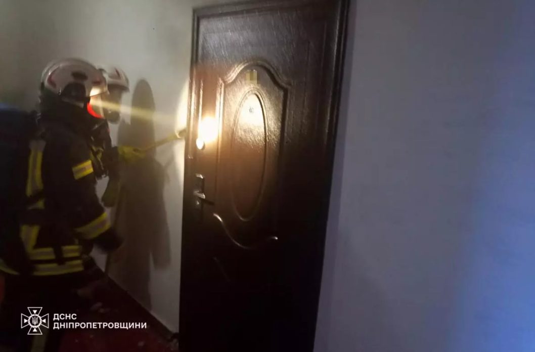 На Дніпропетровщині надзвичайники на пожежі врятували чоловіка