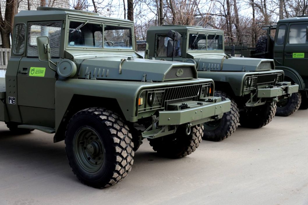 Місто готує помсту: Дніпро передало військовим дрони та вантажівки