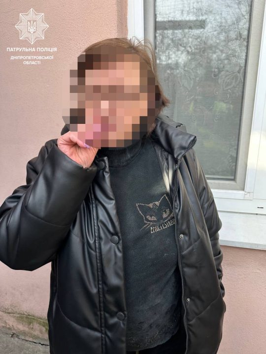 У Дніпрі водій таксі впізнав жінку, що перебуває у розшуку за тяжкий злочин