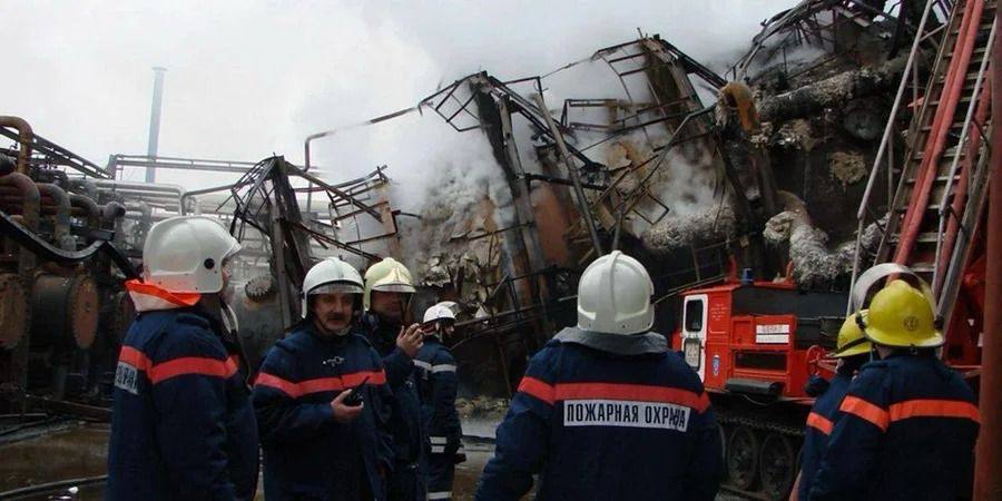 До росії завітала "бавовна": безпілотники СБУ успішно атакували нафтопереробний завод у Волгограді - рис. 1