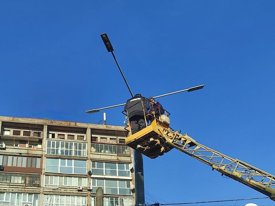 В Кривом Роге большинству жителей вернули свет после ночной атаки дронов - рис. 1