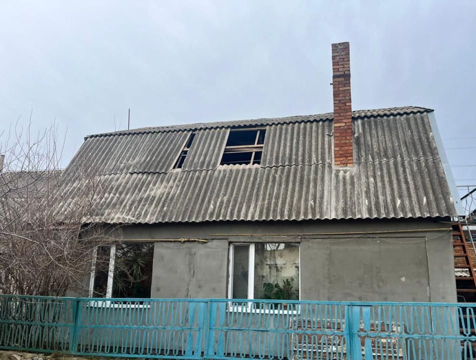 Российские оккупанты пять раз атаковали Никопольщину: повреждены дома, линии ЛЭП и газопроводы - рис. 1