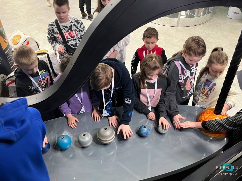 У Дніпрі завершився курс з екології астрономії для дітей ВПО