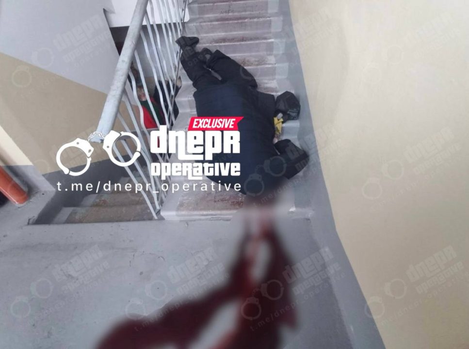 У Дніпрі внаслідок падіння на сходах померла людина