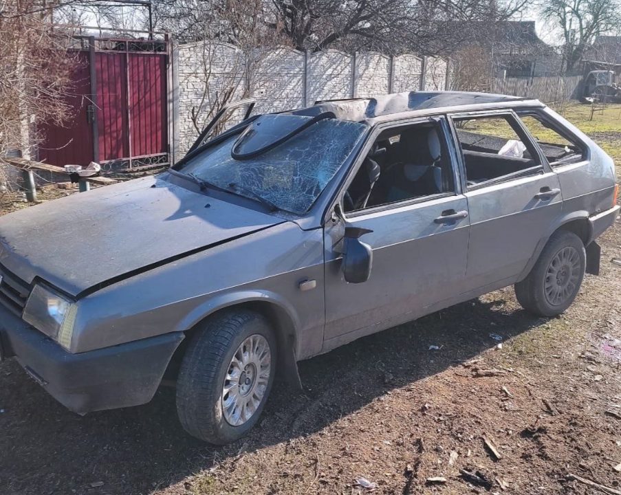 На Никопольщине оккупанты направили беспилотник на гражданское авто: двое пострадавших в тяжелом состоянии - рис. 1