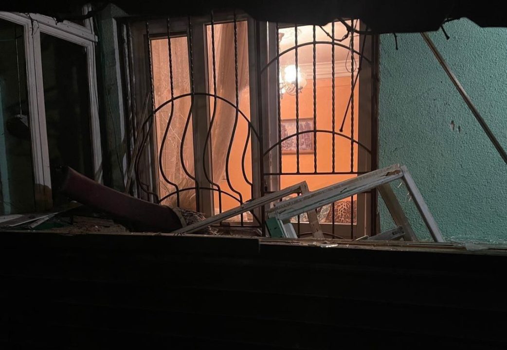 Ночью в небе над Днепропетровщиной сбили "Шахеды": обломки дронов повредили дома и авто - рис. 1
