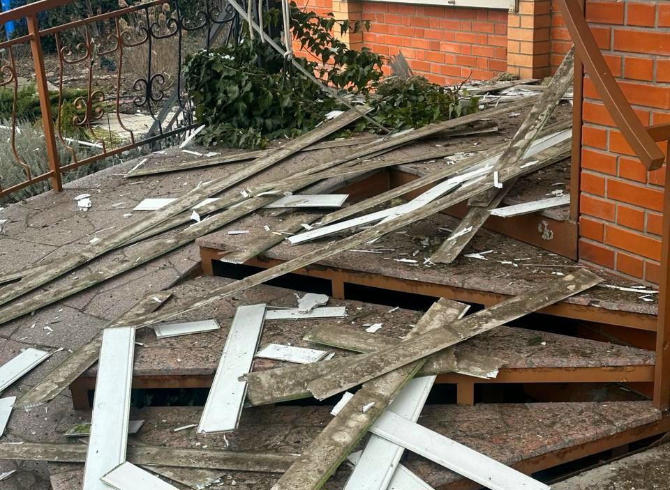 Пошкоджені ЛЕП та приватні будинки: протягом дня окупанти 19 разів атакували Дніпропетровщину