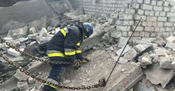 З-під завалів потрощеного дроном будинку у Дніпрі дістали тіло чоловіка