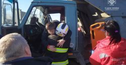 У салоні вантажівки затисло дитину: деталі аварії у передмісті Дніпра - рис. 11