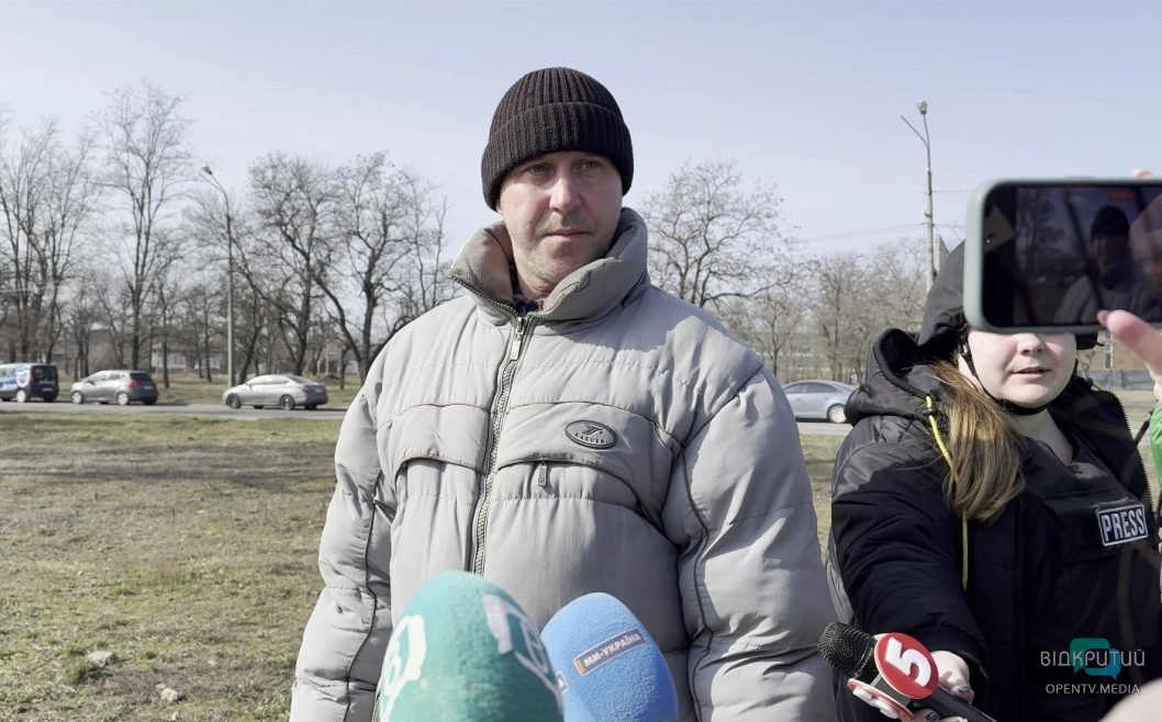 В Никополе разбирают завалы на месте удара по торговому центру - рис. 10