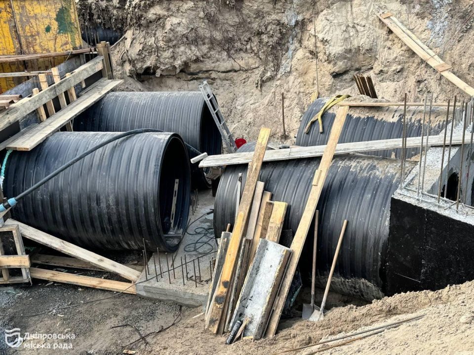 Коммунальщики Днепра за месяц уже обновили 20% коллектора возле бульвара Славы - рис. 3