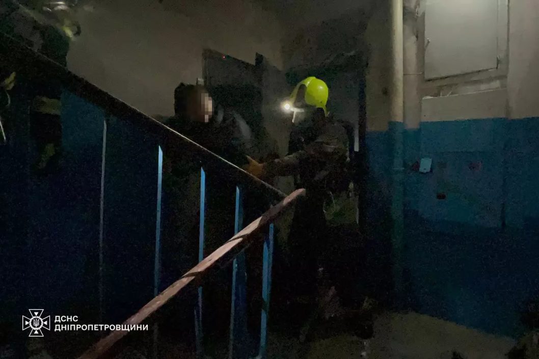 Пожежа у багатоповерхівці в Дніпрі: загинула жінка, постраждав чоловік - рис. 2