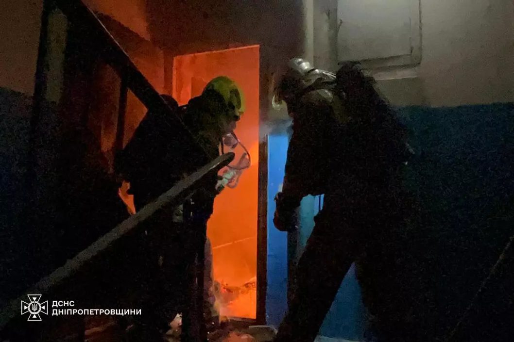 Пожежа у багатоповерхівці в Дніпрі: загинула жінка, постраждав чоловік - рис. 1