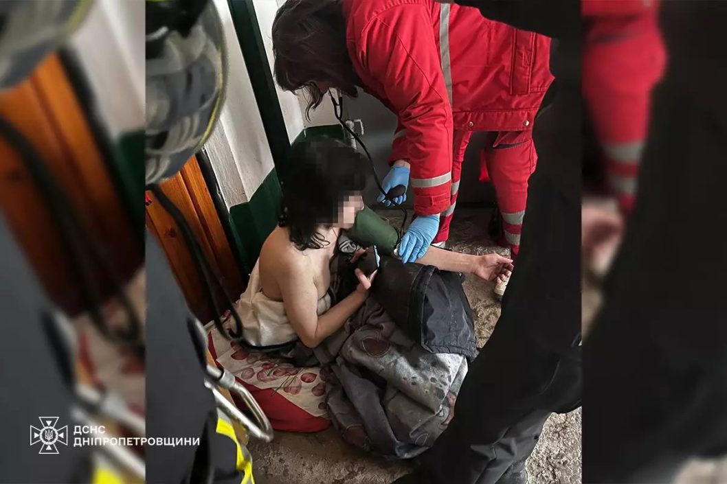 Чуть не задохнулась: на Днепропетровщине во время пожара спасли женщину - рис. 1