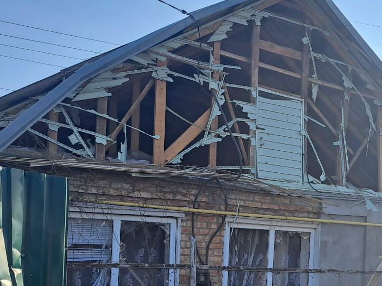 В результате обстрела Никополя пострадала 49-летняя женщина - рис. 1