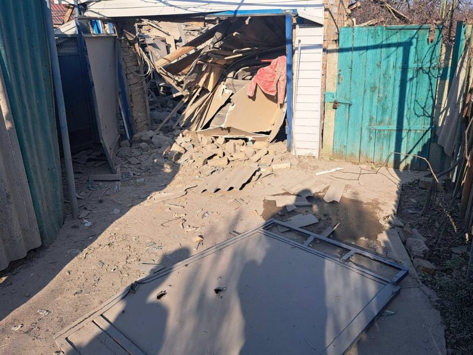 В результате обстрела Никополя пострадала 49-летняя женщина - рис. 3