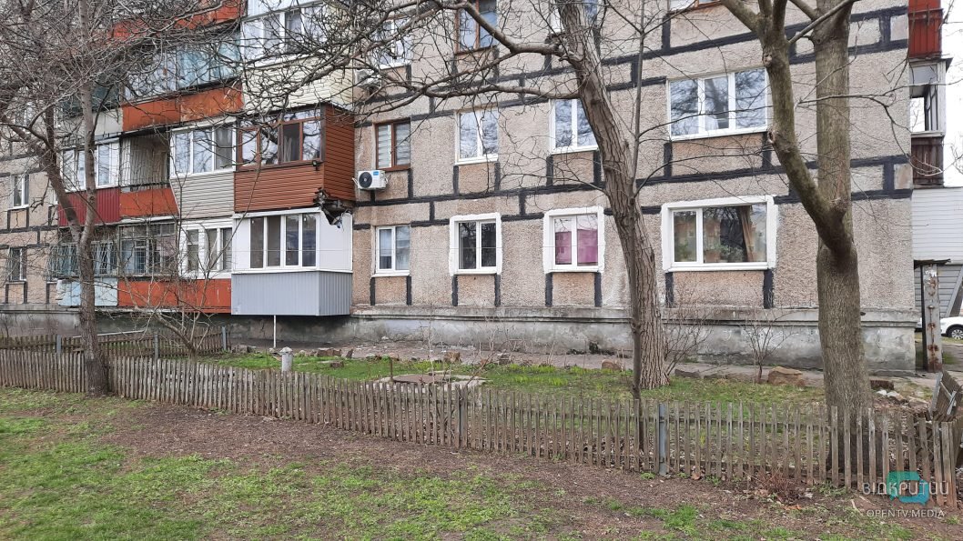 Изуродованные дома и выбитые окна: последствия ракетной атаки россиян по Днепру - рис. 7