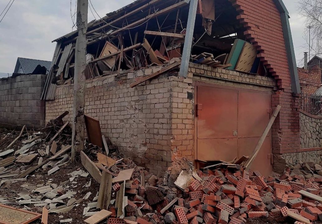 Поранений чоловік, понівечені 11 приватних будинків: росіяни обстріляли Нікорольщину