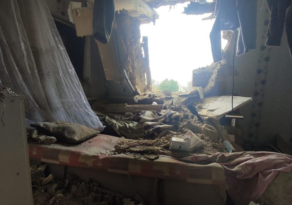 Поранений чоловік, понівечені 11 приватних будинків: росіяни обстріляли Нікорольщину