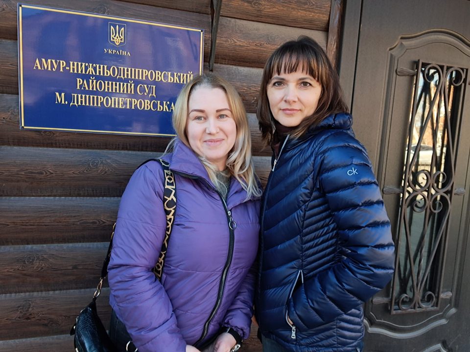 У Дніпрі після трьох років судових розглядів перекваліфікували справу жінки, яка вбила колишнього під час самооборони.