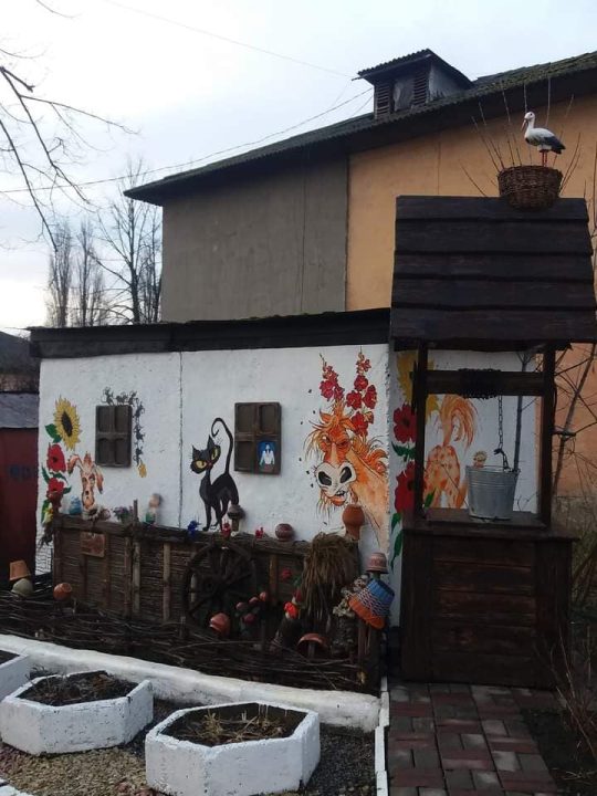 У Дніпрі жителі прикрасили свій двір в етностилі