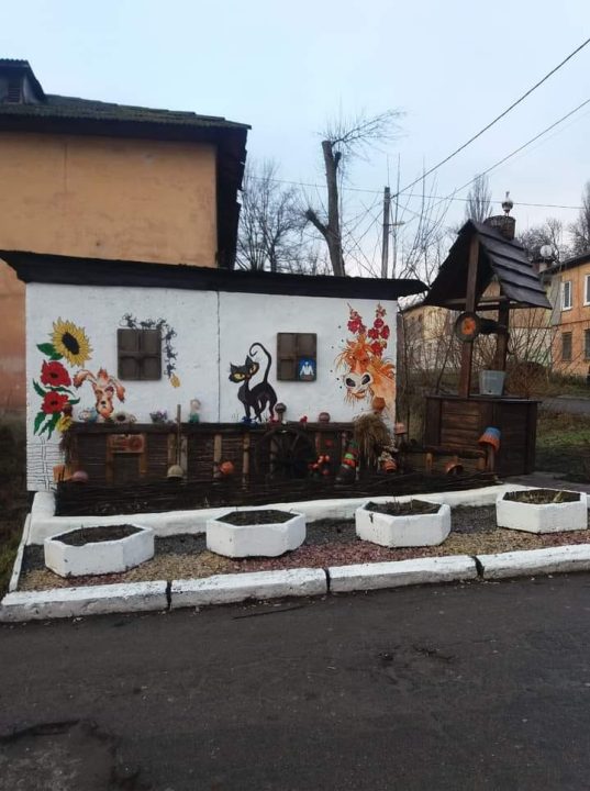 У Дніпрі жителі прикрасили свій двір в етностилі
