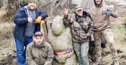 У Дніпро доставили скульптури кам'яних баб врятованих із зони бойових дій