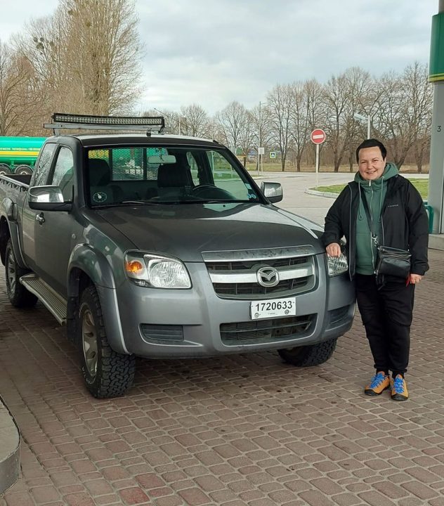 У Дніпрі пес Кокс передав захисникам України автівку