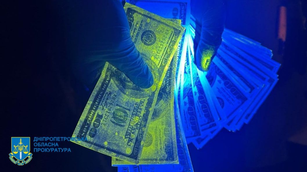 У Дніпрі чоловік вимагав сплатити неіснуючий борг та погрожував розправою