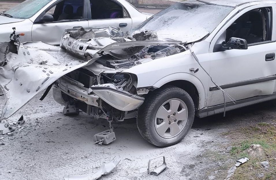 Поранений чоловік, понівечені 11 приватних будинків: росіяни обстріляли Нікорольщину