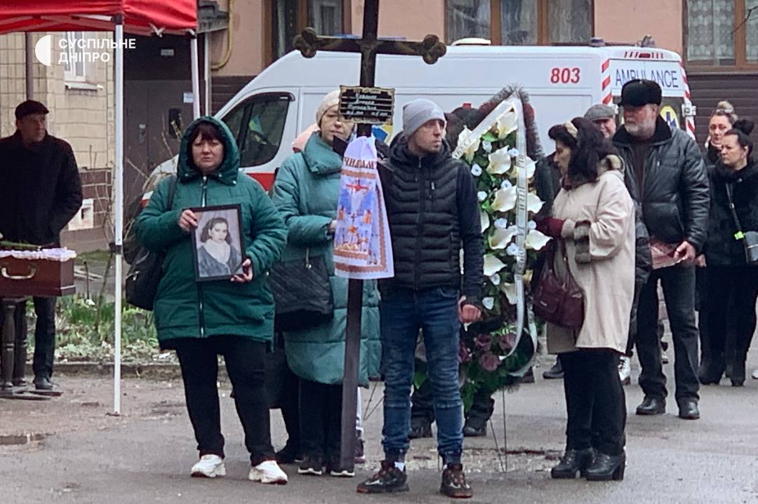 На Дніпропетровщині провели в останню путь одну із загиблих під час ракетного удару у Кривому Розі