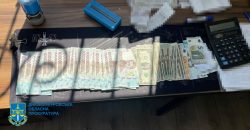 На Дніпропетровщині експосадовиця одержала хабарів на 3,5 млн гривень