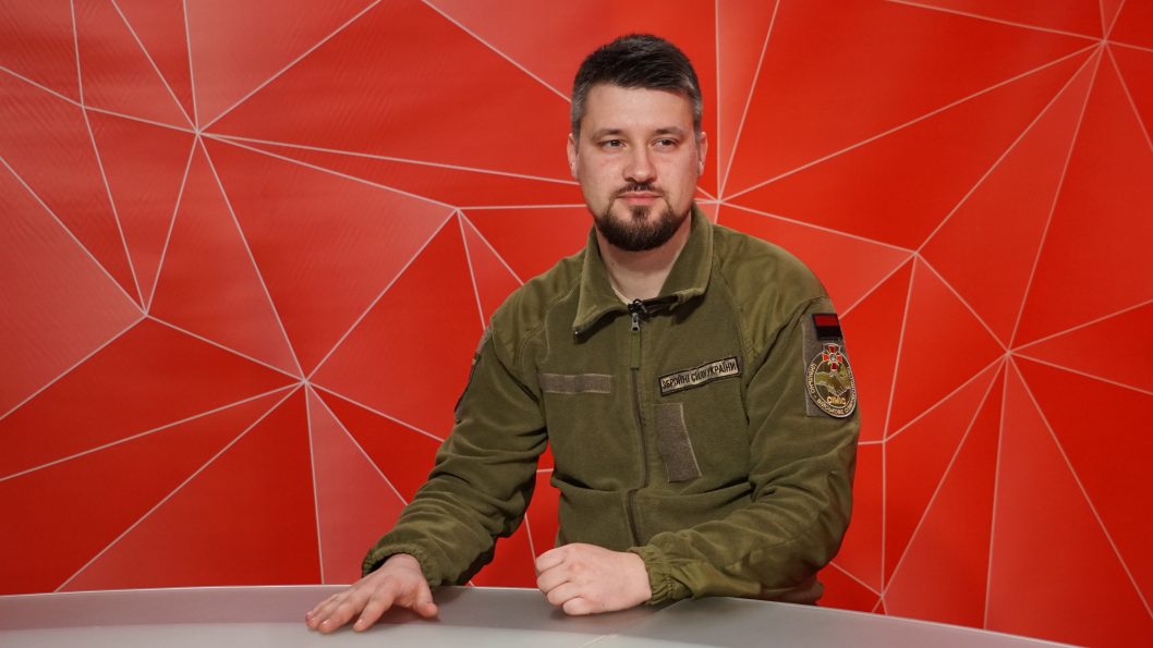 Между гражданскими и военными: как офицер службы ГВС Егор Козаченко помогает прифронтовым общинам - рис. 1